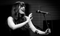 Ana Uršula Najev koncertom „For Amy“ večeras stiže na solinsku Gradinu