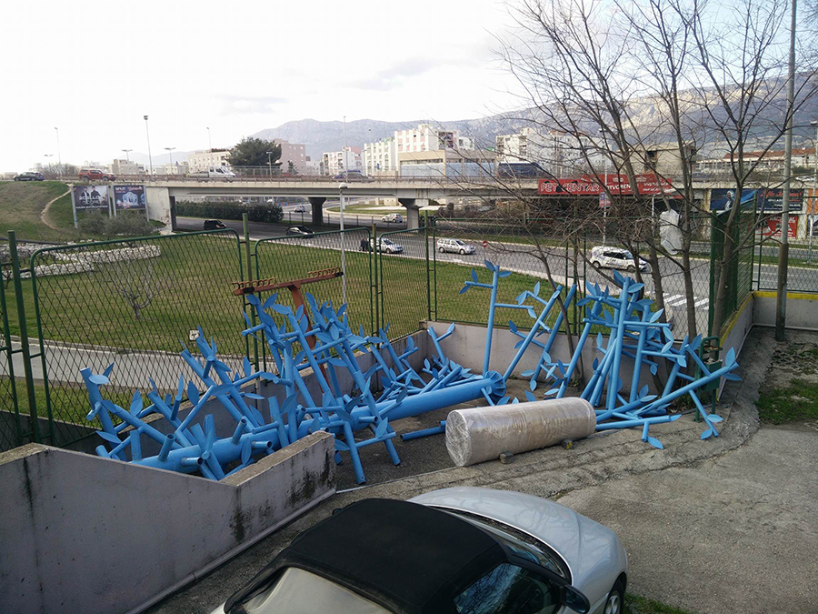 Plavo stablo bit će postavljeno na travnjak ispred Doma mladeži