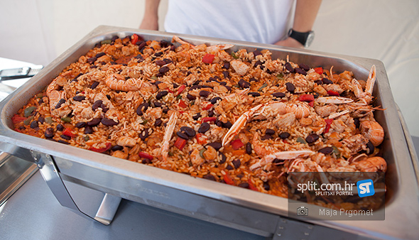 Kusalo se europski za istim stolom