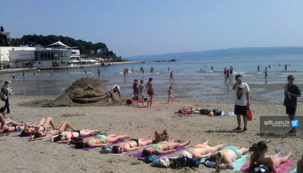 Pješčana dobrodošlica na Bačvicama