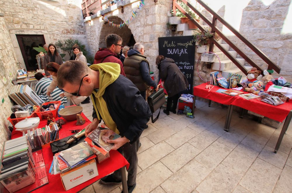 Mali buvljak Etnografskog