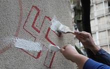Kad neće vlasti, građani brišu fašizam sa splitskih zidova