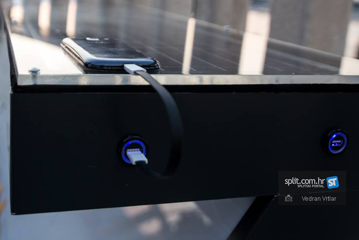 Još jedna pametna klupa postavljena u Splitu