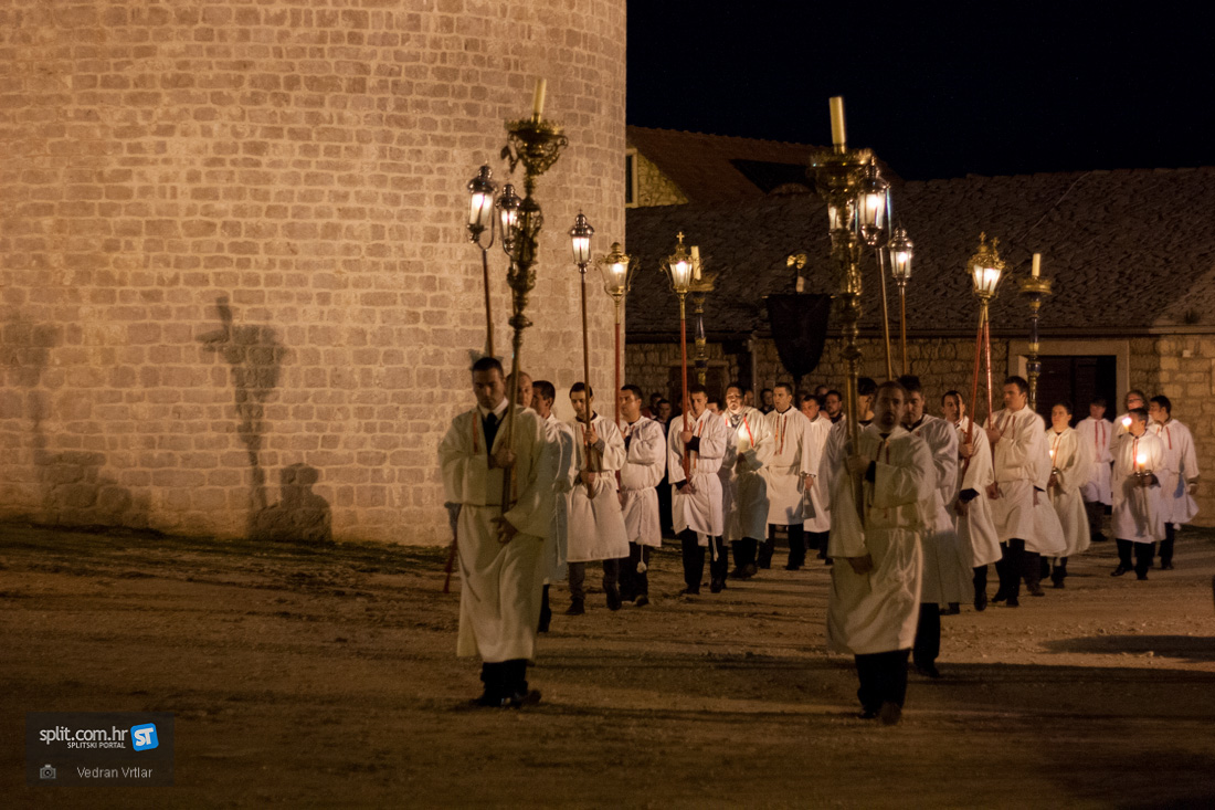 Već pet stoljeća Hvarani slave Uskrs procesijom Za Križen
