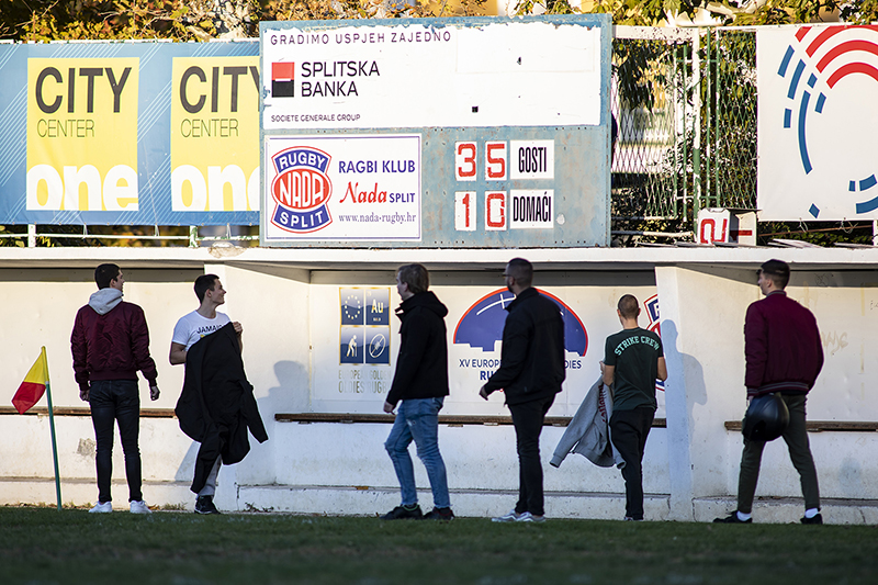 Sinjska rera protutnjala Starim placom