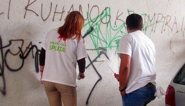 Aktivisti prebojavali zabranjena obilježja