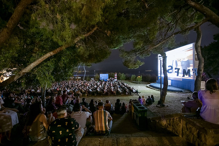 U kina stiže nagrađivani “Belfast” i novi film Brad Pitta, “Ljeto kad sam naučila letjeti” pretpremijerno na Hvaru