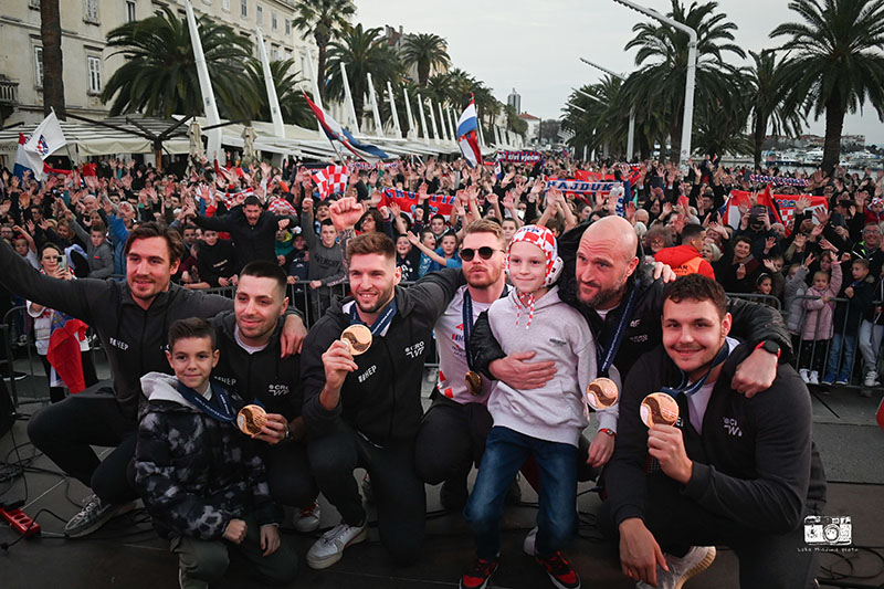Priređen spektakularan doček Barakudama na Rivi