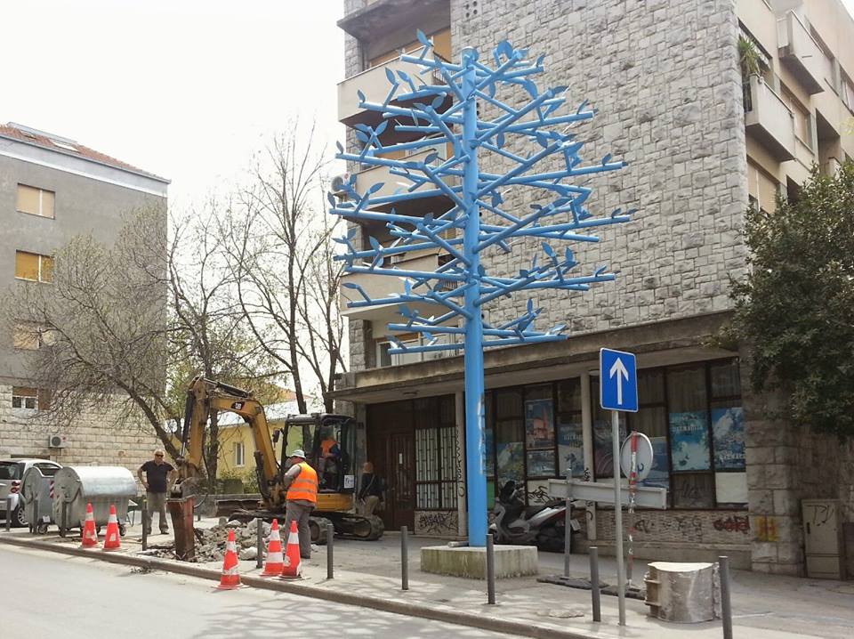 Lipovčevo plavo stablo zbog nove gradnje ide u garažu