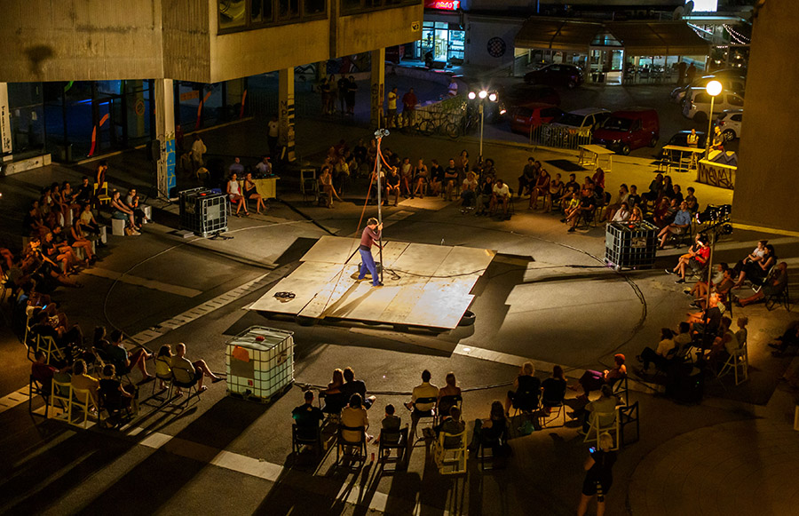 S predstavom “Instable”  otvoren  Festival neobičnih obitelji