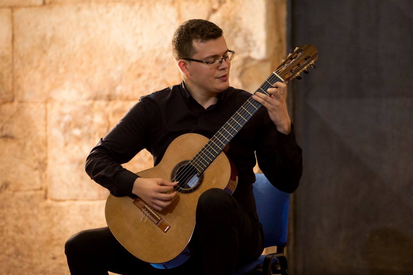 Orkestar HNK Split i jedan od naših najboljih glazbenika  Srđan Bulat na koncertu u splitskom kazalištu