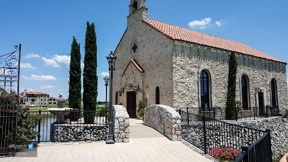 Posjetili smo američki “Supetar”, koji baš i nema veze s Dalmacijom