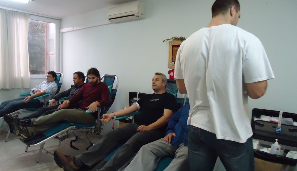 Za darovati krv na Mertojaku se čekalo u redovima