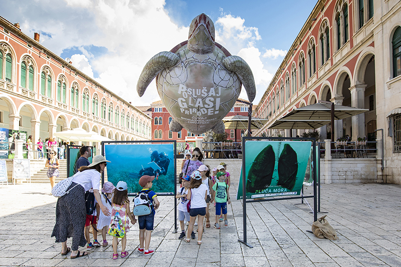 U povodu Svjetskog dana zaštite mora i oceana na Prokurativama predstavljena kampanja „Poslušaj glas prirode“