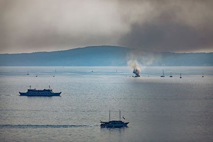 Zapalila se jedrilica u Bračkom kanalu