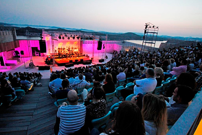 Večer francuske šansone na Tvrđavi sv. Mihovila