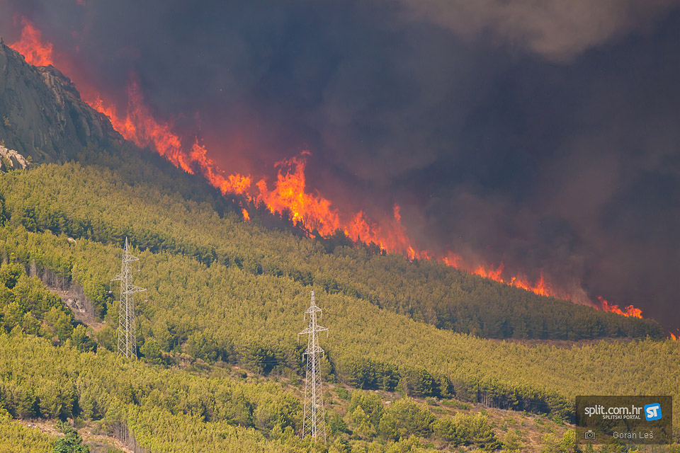 Pogledajte snimku požara s Klisa