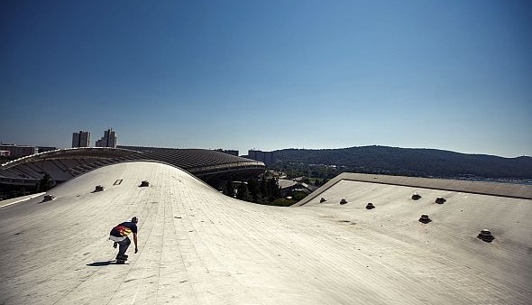 Skejtao po krovu poljudskog bazena