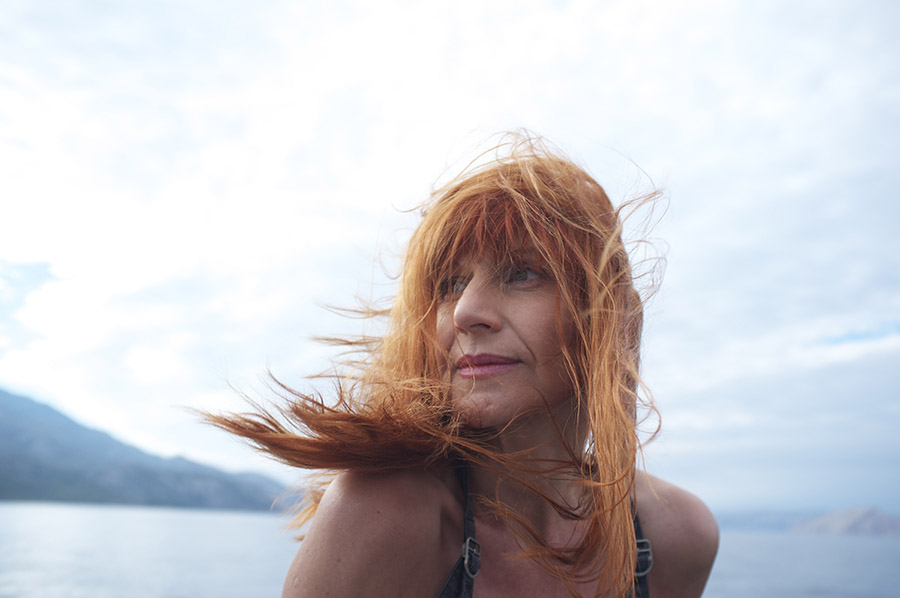 Izložbom jednog od najznačajnijih hrvatskih fotografa Ivana Posavca u Galeriji umjetnina  nastavlja se ovogodišnji Katamaran Art