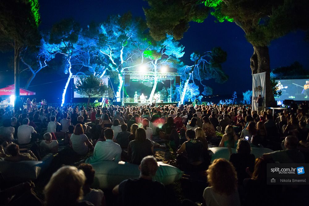 Na Snu sustipanske noći stvoren fini balans prostora i glazbe