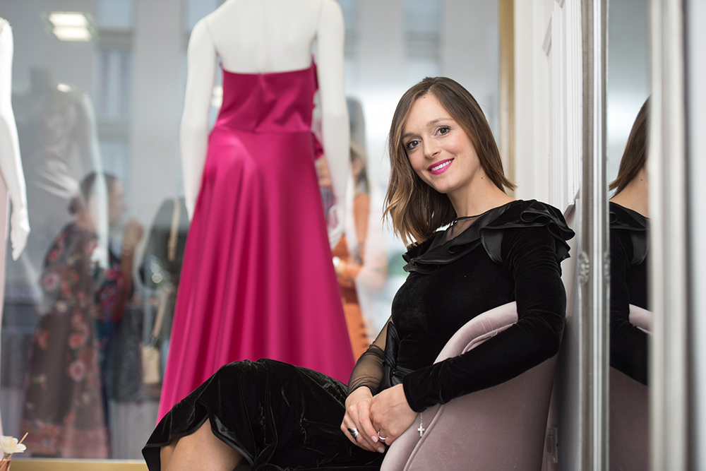 Splitska modna dizajnerica Katarina Popović sinoć je u Splitu proslavila otvorenje prvog prodajnog prostora