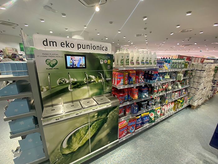 U Splitu postavljena dm eko punionica za tekuće deterdžente