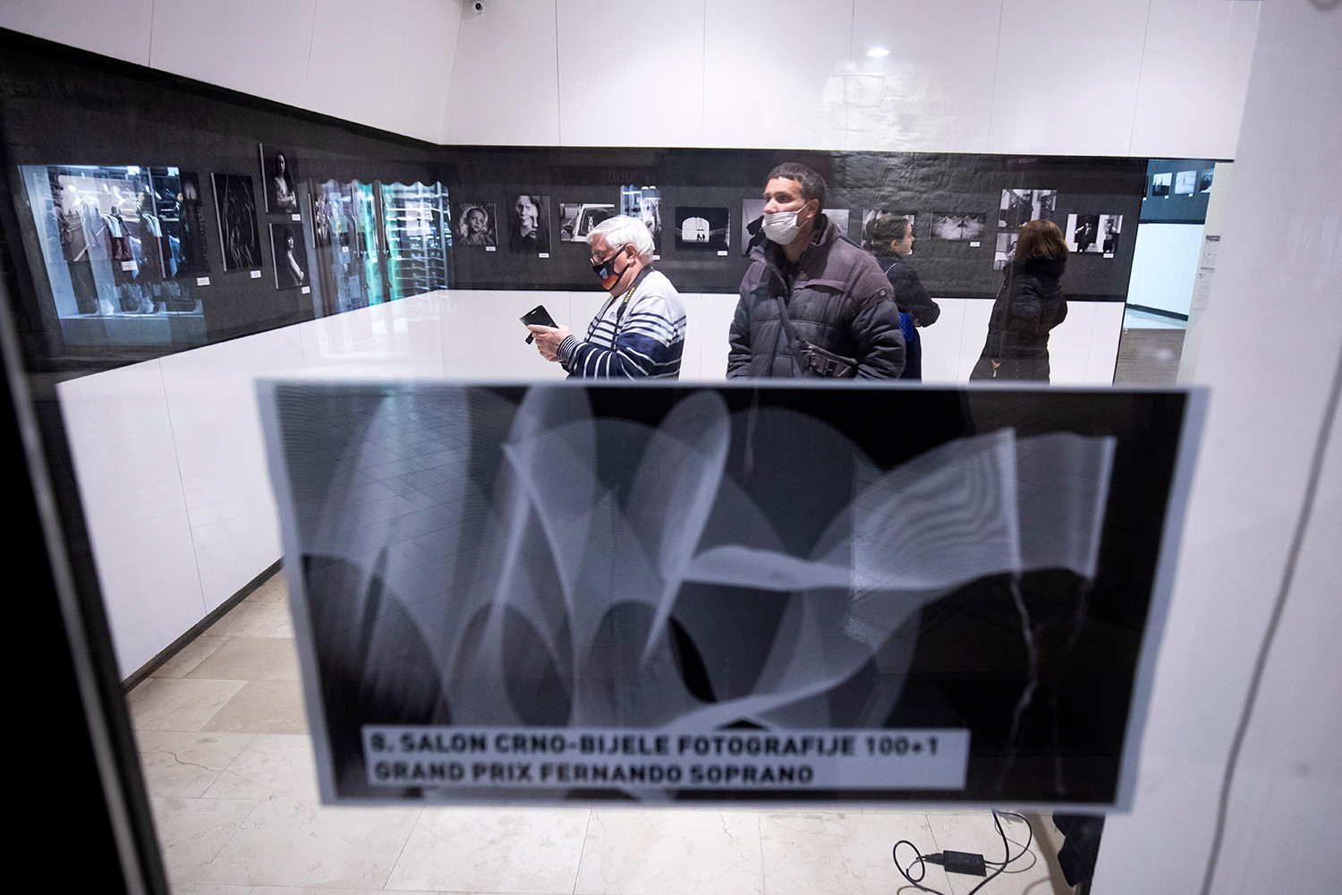 U Fotoklubu Split otvoren “8. salon crno-bijele fotografije 100+1” i održan prvi Foto utorak