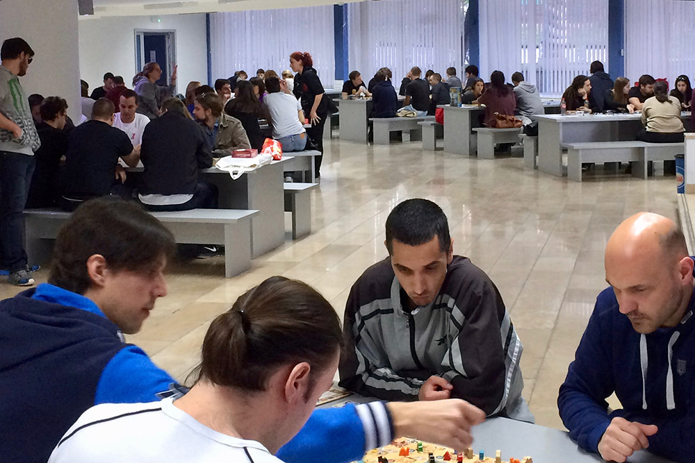 Igram da ne ostarim: Codenames