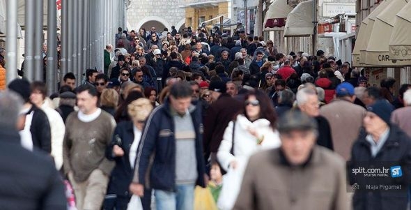 Crno bila kronika: Sretan vam – Osmi Ožujak