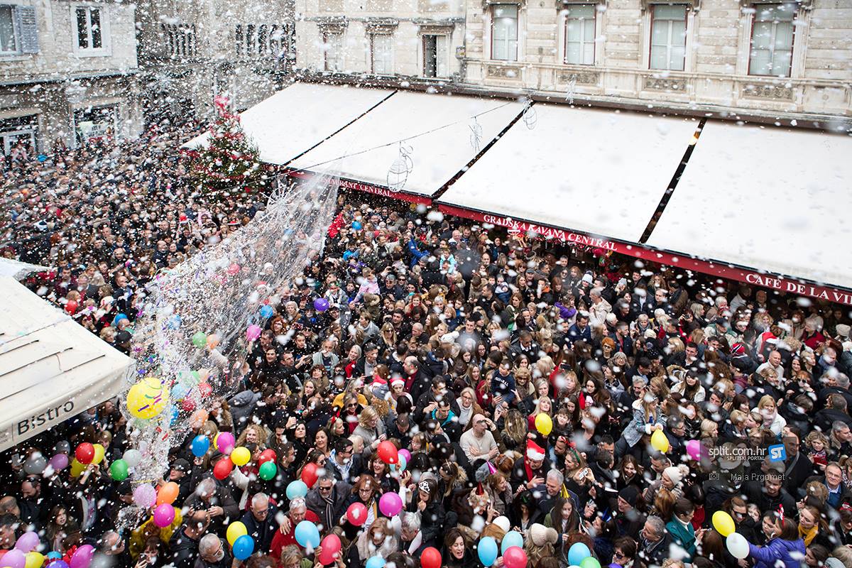 Doček 2020. na Rivi uz Jelenu Rozgu i klapu Intrade