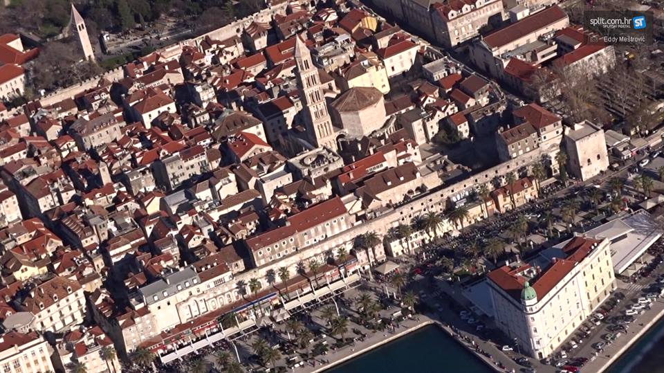 Let iznad Splita na Badnjak