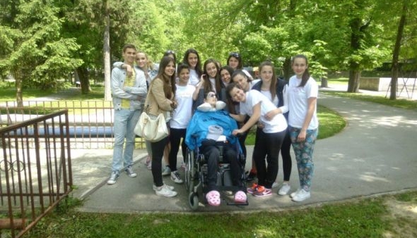 Srednjoškolski humanitarni buvljak za Mateu