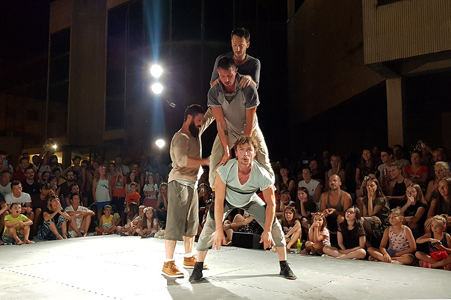 Suvremeni cirkus iz fotelje!