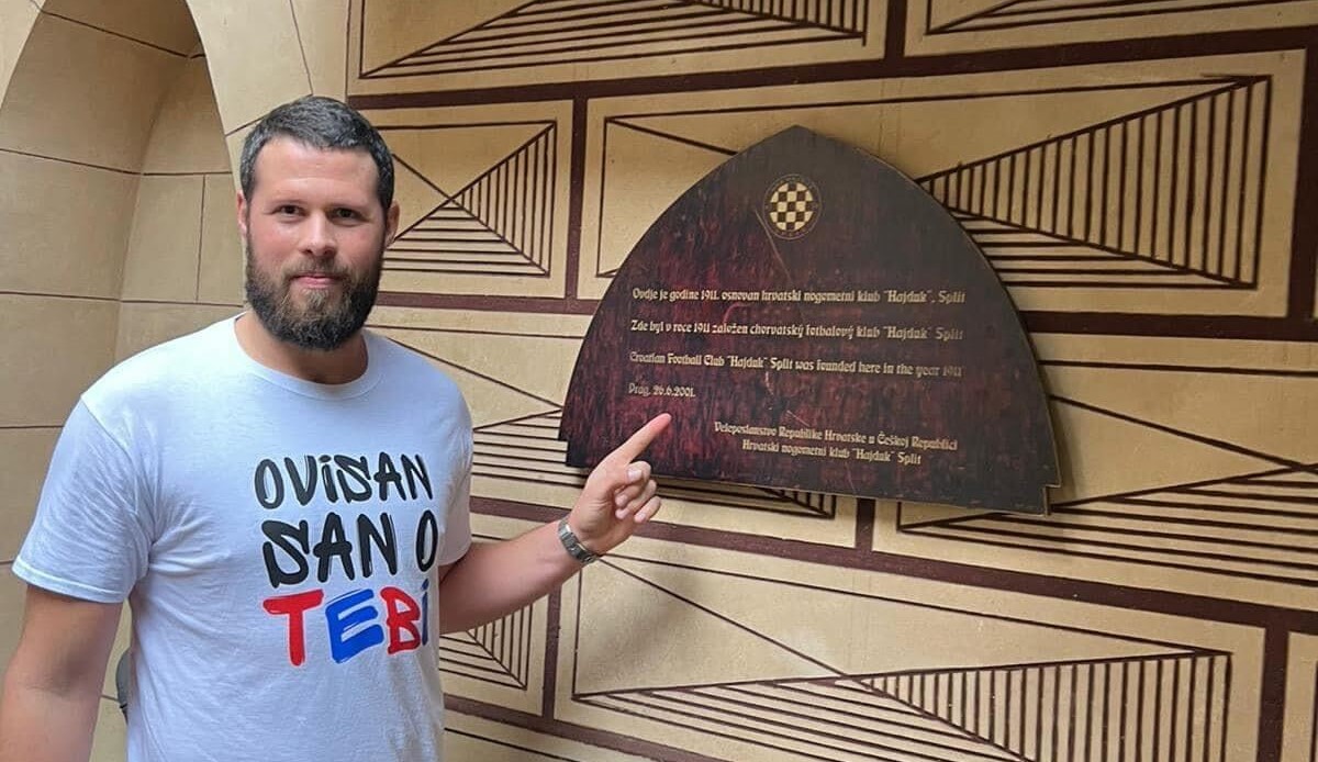 Hrvatski rukometaš produbio vezu Metkovića i Hajduka: Moji nasljednici znat će da sam navijao za Hajduk!