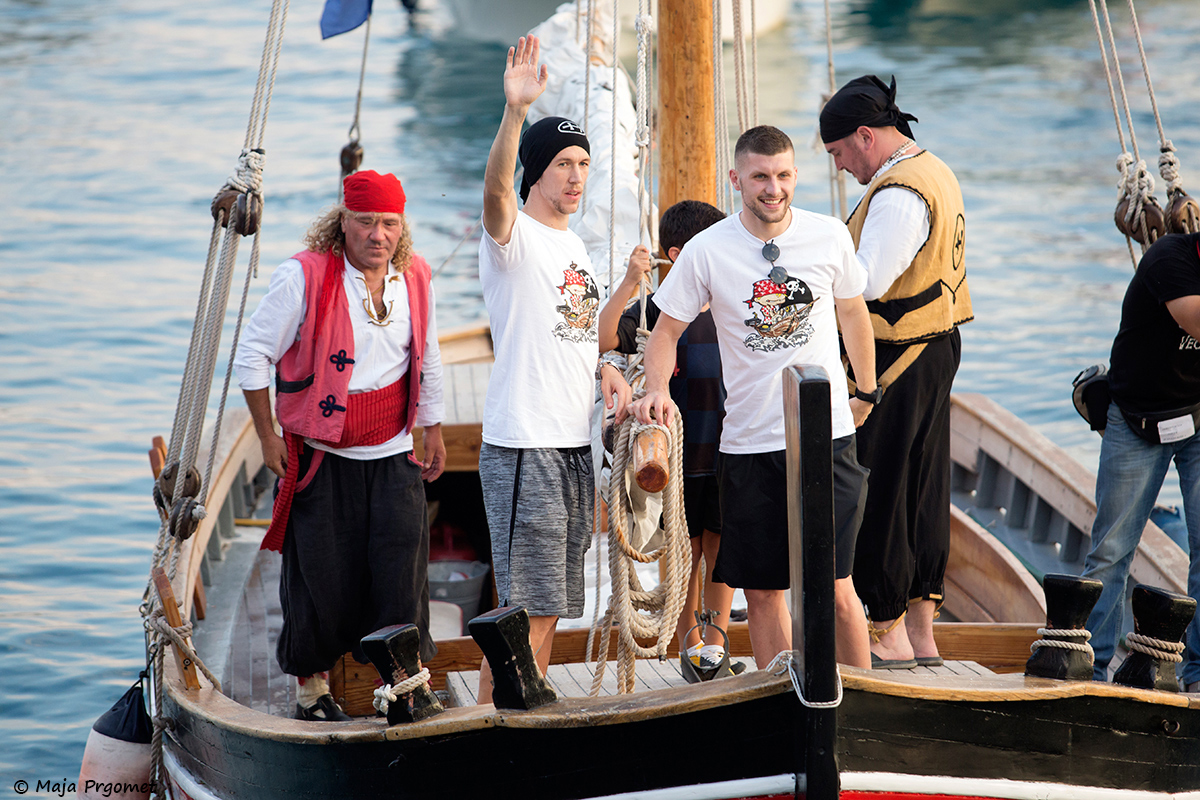 Doček Ivana Perišića u Omišu