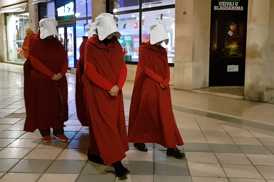 Performans “Sluškinjina priča”