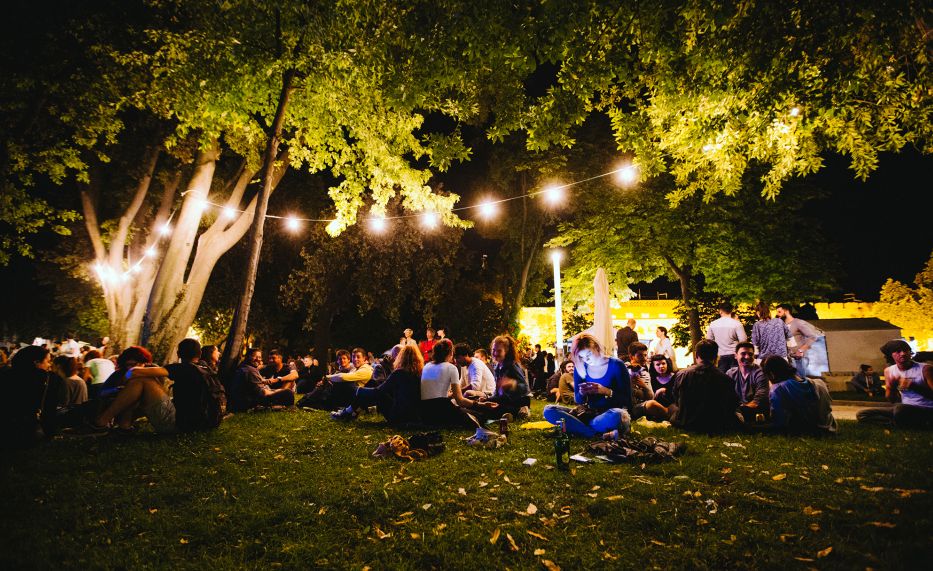 Bend Ljetno kino uživo u Đardinu