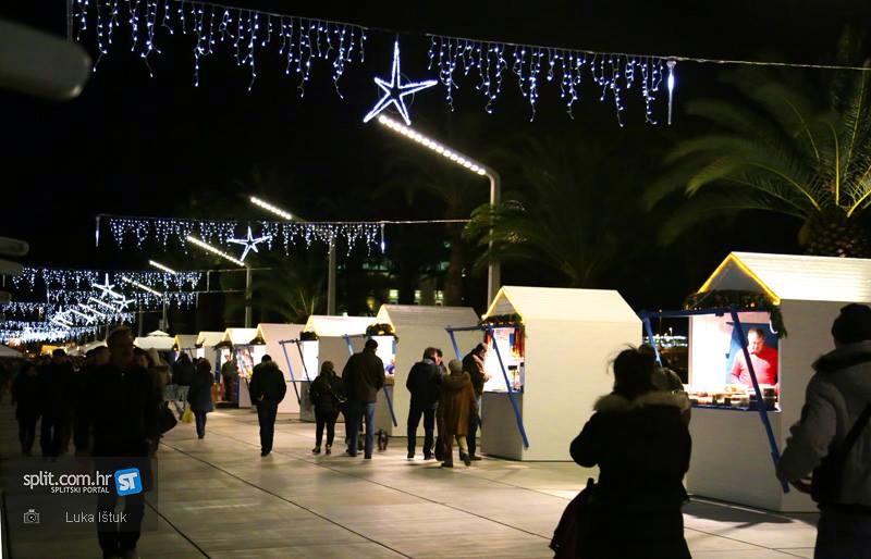 Nikad veći Božićni sajam otvoren na Rivi