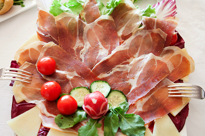 Posjetite jubilarni 10. Sajam pršuta u Sinju