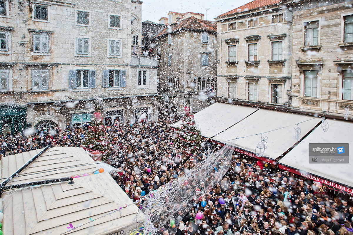 Uranila Nova – pogledajte kako je bilo na dnevnom dočeku na Pjaci