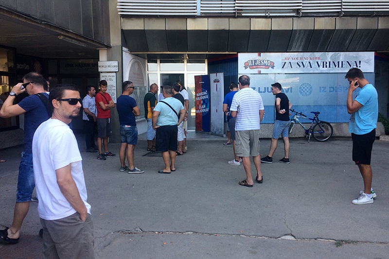 Jutro nakon Dinama: navijači pohrlili po ulaznice za Everton i donacije za otkup dionica