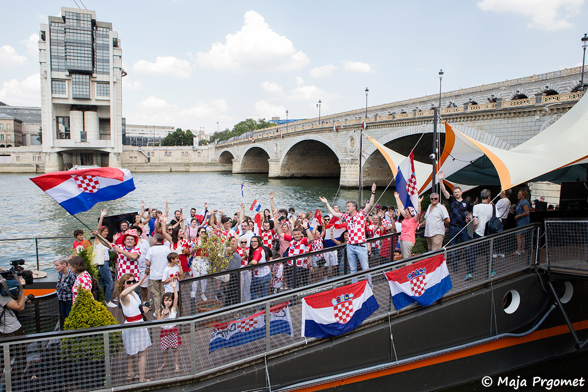 Pogledajte fotografije iz Pariza hrvatskih i francuskih navijača