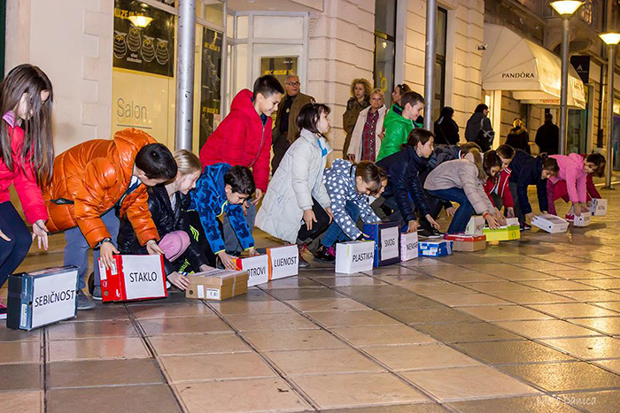 Prvi dječji performans u Splitu  i  dječje intervencije na fotografijama portreta splitski umjetnika