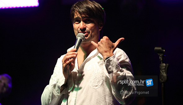 Jolina blagajnica vas vodi na koncert