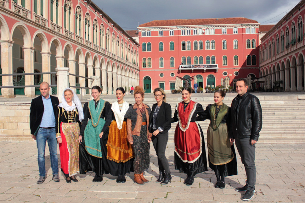 Izvedbom “Božić ide uz ulicu” Lado najavio spektakl u Spaladium Areni