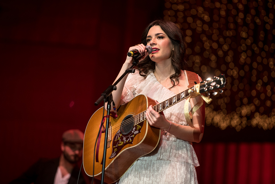 Ima neka tajna veza – MIA i TAJČI