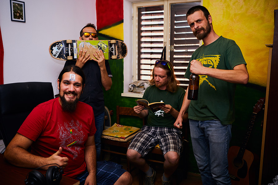 Grupa M.O.R.T. objavila je dugonajavljivani engleski album „Standing Runningman“