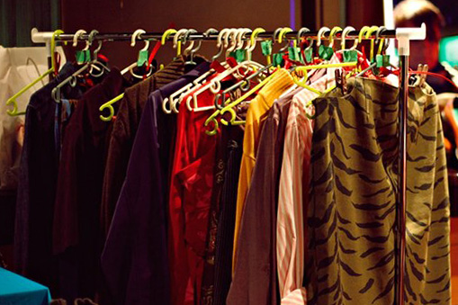 Imaš jaknu viška – ostavi, treba ti jakna – uzmi!