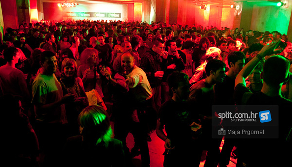 Tko će svirat po ure prije Gunsa?