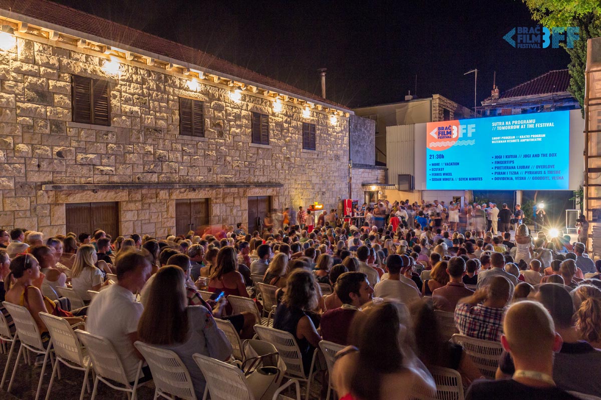Uz prepuno kino i brojna poznata lica otvoren 3. Brač Film Festival